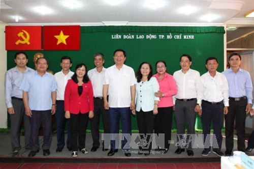 Bí thư Thành ủy Thành phố Hồ Chí Minh Đinh La Thăng với lãnh đạo Tổng LĐLĐ Việt Nam và Ban Thường vụ LĐLĐ Tp. Hồ Chí Minh. Ảnh: Thanh Vũ-TTXVN