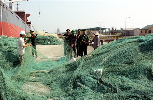 Bộ đội Biên phòng tỉnh Nam Định tuyên tìm hiểu đời sống,sản xuất của bà con ngư dân huyện Hải Hậu. Bộ đội Biên phòng tỉnh Nam Định tuyên tìm hiểu đời sống,sản xuất của bà con ngư dân huyện Hải Hậu.