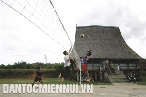 Nhà Rông xã Đăk Kroong, huyện Đăk Glei là nơi sinh hoạt văn hóa, thể thao của đồng bào. Ảnh: Anh Thành Đạt - TTXVN