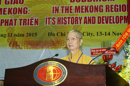 Hòa thượng Thích Trí Quảng, Phó Chủ tịch Hội đồng trị sự Trung ương giáo hội Phật giáo Việt Nam, đọc diễn văn chào mừng Hội thảo. Ảnh: Thanh Vũ – TTXVN