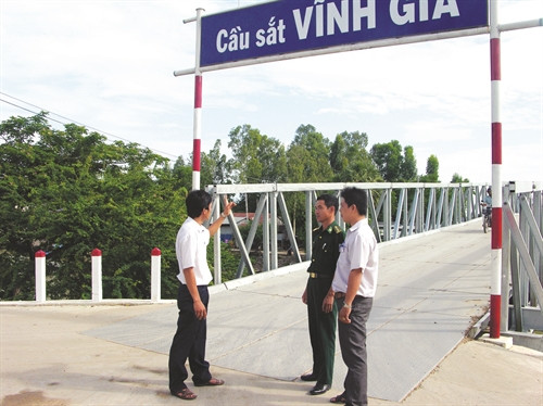 Cầu sắt Vĩnh Gia - cây cầu do Bộ đội Biên phòng tỉnh An Giang góp sức cùng người dân địa phương xây dựng Cầu sắt Vĩnh Gia - cây cầu do Bộ đội Biên phòng tỉnh An Giang góp sức cùng người dân địa phương xây dựng