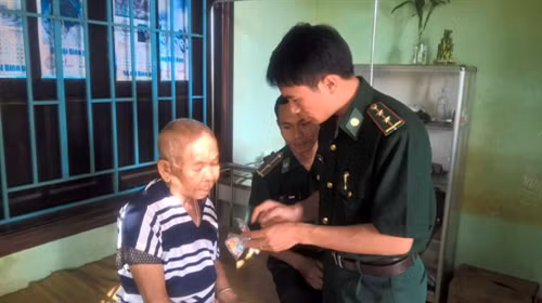 Những thầy thuốc mang quân hàm xanh ảnh 1