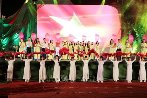 Một tiết mục văn nghệ tại chương trình. Ảnh: Nguyên Lý-TTXVN Một tiết mục văn nghệ tại chương trình. Ảnh: Nguyên Lý-TTXVN