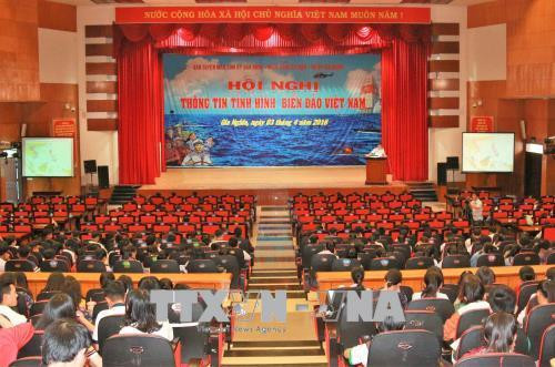 Buổi tuyên truyền tại thị xã Gia Nghĩa. Ảnh: Ngọc Minh - TTXVN Buổi tuyên truyền tại thị xã Gia Nghĩa. Ảnh: Ngọc Minh - TTXVN