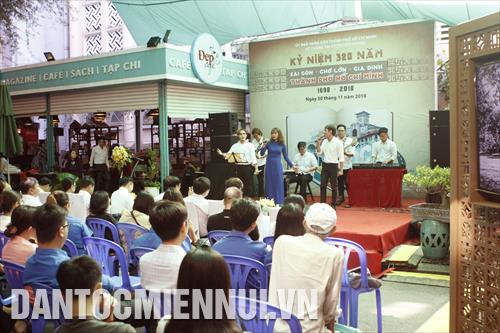 Quàn cảnh lễ khai mạc Tuần lễ sách kỷ niệm 320 năm Sài Gòn - Chợ Lớn - Gia Định - Thành phố Hồ Chí Minh