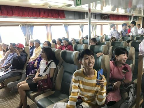 Hành khách trải nghiệm trên tàu Côn Đảo Express 36. Nguồn: baobariavungtau.com.vn