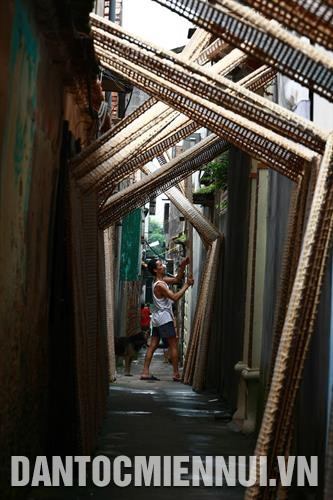 Ngõ nhỏ làng Thổ Hà. Ảnh: Hoàng My