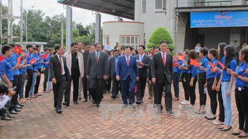 Phó Thủ tướng Trịnh Đình Dũng và Phó Thủ tướng Vương quốc Campuchia Ke Kim Ya đến dự Lễ thông xe. Ảnh: Hoài Nam – TTXVN