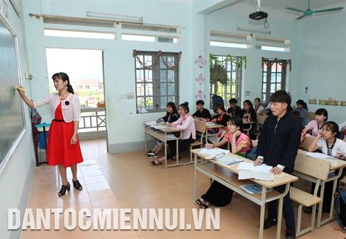 Bữa ăn của học sinh Trường mầm non xã Ta Gia, huyện Than Uyên. Ảnh: Minh Anh Những năm gần đây, chất lượng giáo dục ở các xã biên giới, vùng sâu, vùng xa trên địa bàn tỉnh Lai Châu đã có nhiều chuyển biến tích cực. Ảnh: Minh Anh Từ nhiều nguồn hỗ trợ khác nhau, học sinh ở điểm trường San Cha, trường Vừ A Dính, xã Dào San, huyện Phong Thổ giờ đây đã được học trong những ngôi trường khang trang hơn trước rất nhiều. Ảnh: Minh Anh