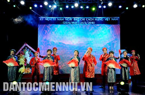 Tiết mục của Cảng Hàng không Quốc tế Tân Sơn Nhất tại chương trình giao lưu. Ảnh: An Hiếu