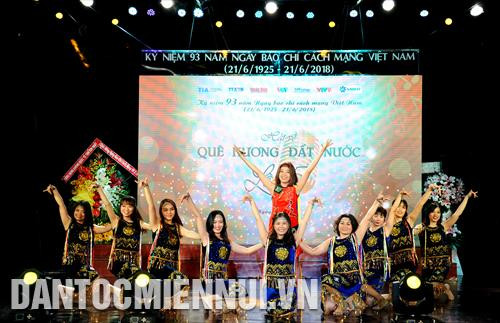 Tiết mục của Cơ quan TTXVN khu vực phía Nam tại chương trình giao lưu. Ảnh: An Hiếu.