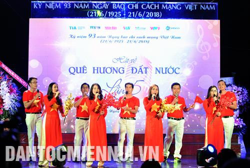 Một tiết mục văn nghệ đến từ Cơ quan Thường trú Đài tiếng nói Việt Nam (VOV) tại Thành phố Hồ Chí Minh. Ảnh: An Hiếu