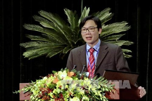 Tiến sĩ Nguyễn Đức Khương, Việt kiều Pháp, Phó Giám đốc Hợp tác quốc tế và Nghiên cứu của Học viện Quản lý và Kinh doanh Paris (Pháp), Chủ tịch Hội Khoa học và Chuyên gia người Việt Nam tại Pháp, phát biểu trong phiên khai mạc hội nghị