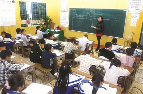 99% học sinh của trường là con em đồng bào dân tộc 99% học sinh của trường là con em đồng bào dân tộc