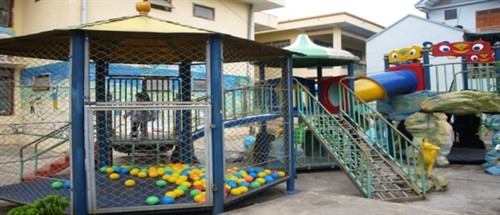 100% trường, điểm trường cho trẻ 5 tuổi của huyện Thông Nông có sân chơi và đồ chơi ngoài trời. 100% trường, điểm trường cho trẻ 5 tuổi của huyện Thông Nông có sân chơi và đồ chơi ngoài trời.