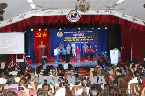 Quang cảnh giao lưu công nhân lao động các dân tộc thiểu số. Ảnh: Hoàng Hải -TTXVN. Quang cảnh giao lưu công nhân lao động các dân tộc thiểu số. Ảnh: Hoàng Hải -TTXVN.