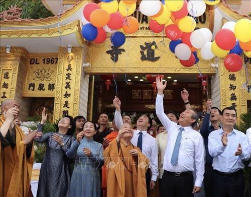 Ủy viên Bộ Chính trị, Phó Thủ tướng Thường trực Chính phủ Trương Hòa Bình và Hòa thượng Thích Thiện Nhơn, Chủ tịch Hội đồng Trị sự Giáo hội Phật giáo Việt Nam thực hiện nghi lễ thả bóng bay và chim bồ câu cầu quốc thái dân an nhân Đại lễ Phật đản 2019 tại Chùa Minh Đạo. Ảnh: Xuân Khu-TTXVN Ủy viên Bộ Chính trị, Phó Thủ tướng Thường trực Chính phủ Trương Hòa Bình và Hòa thượng Thích Thiện Nhơn, Chủ tịch Hội đồng Trị sự Giáo hội Phật giáo Việt Nam thực hiện nghi lễ thả bóng bay và chim bồ câu cầu quốc thái dân an nhân Đại lễ Phật đản 2019 tại Chùa Minh Đạo. Ảnh: Xuân Khu-TTXVN