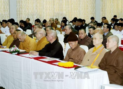 Các tôn giáo chức sắc, nhà tu hành tôn giáo dự hội nghị. Ảnh: Nguyễn Dân –TTXVN Các tôn giáo chức sắc, nhà tu hành tôn giáo dự hội nghị. Ảnh: Nguyễn Dân –TTXVN