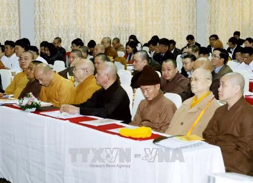 Các tôn giáo chức sắc, nhà tu hành tôn giáo dự hội nghị. Ảnh: Nguyễn Dân –TTXVN Các tôn giáo chức sắc, nhà tu hành tôn giáo dự hội nghị. Ảnh: Nguyễn Dân –TTXVN