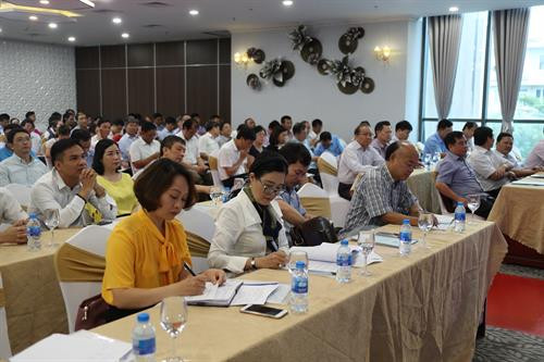 Hội nghị thu hút đông đảo các Sở, Ngành có liên quan, Ủy ban nhân dân các quận, huyện, thị xã, các doanh nghiệp, hợp tác xã chăn nuôi... trên địa bàn thành phố Hà Nội tham dự. Nhằm thực hiện đồng bộ các giải pháp phát triển chăn nuôi bền vững, tại hội nghị đã diễn ra lễ ký kết biên bản phối hợp giữa các đơn vị, gồm: Các doanh nghiệp, hợp tác xã, Trung tâm Phát triển Nông nghiệp Hà Nội, Chi cục Chăn nuôi - Thú y Hà Nội về đẩy mạnh tiêu thụ các sản phẩm thịt an toàn chăn nuôi theo chuỗi; cung ứng sản phẩm thịt đảm bảo vệ sinh an toàn thực phẩm tại các chợ đầu mối...