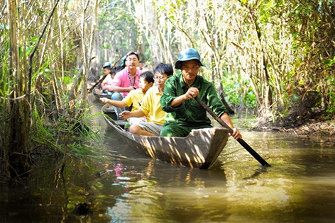 Du khách có thể rong ruổi trên xuồng ba lá, men theo những con rạch tới thăm Khu di tích lịch sử Xẻo Quýt. Ảnh: Internet Du khách có thể rong ruổi trên xuồng ba lá, men theo những con rạch tới thăm Khu di tích lịch sử Xẻo Quýt. Ảnh: Internet