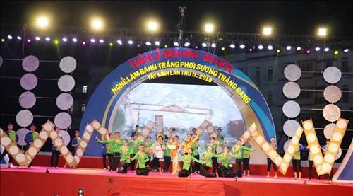 Hoạt cảnh nghề làm bánh tráng phơi sương Trảng Bàng, Tây Ninh tại lễ hội. Ảnh: Đức Hoảnh - TTXVN Hoạt cảnh nghề làm bánh tráng phơi sương Trảng Bàng, Tây Ninh tại lễ hội. Ảnh: Đức Hoảnh - TTXVN