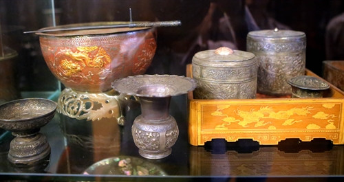 Bộ sư tập cổ vật phục vụ việc ăn trầu cau của người Việt Nam thế kỉ 19-20.