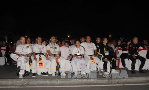 Các võ sỹ biểu diễn trong đêm khai mạc Liên hoan quốc tế võ cổ truyền Việt Nam lần thứ 6 năm 2016. Ảnh: Quốc Dũng – TTXVN Các võ sỹ biểu diễn trong đêm khai mạc Liên hoan quốc tế võ cổ truyền Việt Nam lần thứ 6 năm 2016. Ảnh: Quốc Dũng – TTXVN