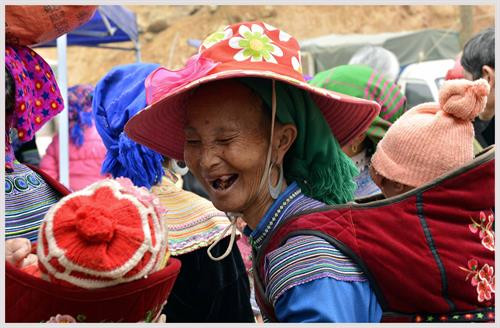 Niềm vui trong ngày chợ phiên. Ảnh: Thanh Hà Niềm vui trong ngày chợ phiên. Ảnh: Thanh Hà