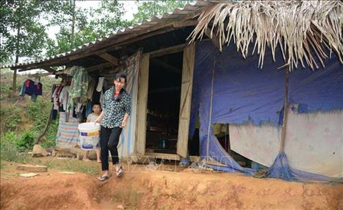 Ngôi nhà dột nát của gia đình chị Hoàng Thị Tâm, thôn Khuân La, xã Tân Hương, huyện Yên Bình đã được xóa nhờ nguồn xã hội hóa. Ảnh: TTXVN phát Ngôi nhà dột nát của gia đình chị Hoàng Thị Tâm, thôn Khuân La, xã Tân Hương, huyện Yên Bình đã được xóa nhờ nguồn xã hội hóa. Ảnh: TTXVN phát