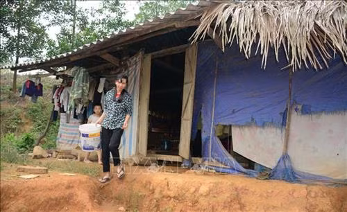 Ngôi nhà dột nát của gia đình chị Hoàng Thị Tâm, thôn Khuân La, xã Tân Hương, huyện Yên Bình đã được xóa nhờ nguồn xã hội hóa. Ảnh: TTXVN phát