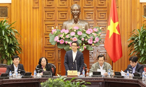 Phó Thủ tướng Chính phủ Vũ Đức Đam làm Trưởng ban Chỉ đạo Trung ương thực hiện Nghị quyết 70/NQ-CP. Bộ trưởng Bộ Lao động - Thương binh và Xã hội Đào Ngọc Dung làm Phó Trưởng Ban Thường trực. Ảnh: TTXVN Phó Thủ tướng Chính phủ Vũ Đức Đam làm Trưởng ban Chỉ đạo Trung ương thực hiện Nghị quyết 70/NQ-CP. Bộ trưởng Bộ Lao động - Thương binh và Xã hội Đào Ngọc Dung làm Phó Trưởng Ban Thường trực. Ảnh: TTXVN