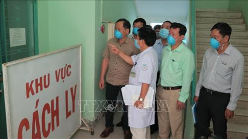 Kiểm tra khu vực điều trị bệnh nhân nhiễm virus Corona (nCoV) . Ảnh: Phan Sáu - TTXVN Kiểm tra khu vực điều trị bệnh nhân nhiễm virus Corona (nCoV) . Ảnh: Phan Sáu - TTXVN