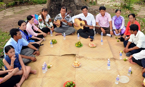 Một buổi sinh hoạt của câu lạc bộ đờn ca tài tử xã Vĩnh Trạch Đông, thành phố Bạc Liêu, tỉnh Bạc Liêu. Biểu diễn đờn ca tài tử phục vụ du khách tại khu du lịch Giồng Nhãn, xã Hiệp Thành, thành phố Bạc Liêu, tỉnh Bạc Liêu. Một buổi sinh hoạt của câu lạc bộ đờn ca tài tử xã Vĩnh Trạch Đông, thành phố Bạc Liêu, tỉnh Bạc Liêu. Đờn ca tài tử được UNESCO công nhận là Di sản văn hóa phi vật thể đại diện của nhân loại Một buổi sinh hoạt của câu lạc bộ đờn ca tài tử xã Vĩnh Trạch Đông, thành phố Bạc Liêu, tỉnh Bạc Liêu. Biểu diễn đờn ca tài tử phục vụ du khách tại khu du lịch Giồng Nhãn, xã Hiệp Thành, thành phố Bạc Liêu, tỉnh Bạc Liêu. Một buổi sinh hoạt của câu lạc bộ đờn ca tài tử xã Vĩnh Trạch Đông, thành phố Bạc Liêu, tỉnh Bạc Liêu. Đờn ca tài tử được UNESCO công nhận là Di sản văn hóa phi vật thể đại diện của nhân loại