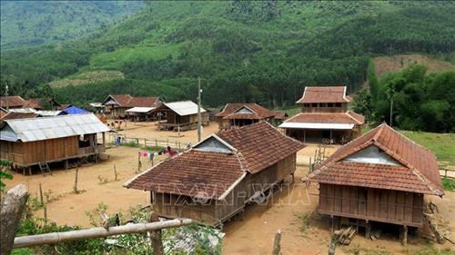 Một góc thôn Mô-Níc, xã Sơn Kỳ (Sơn Hà, Quảng Ngãi). Ảnh: Phước Ngọc - TTXVN Một góc thôn Mô-Níc, xã Sơn Kỳ (Sơn Hà, Quảng Ngãi). Ảnh: Phước Ngọc - TTXVN