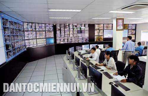 Trung tâm giám sát và điều khiển giao thông Thành phố Hồ Chí Minh được tích hợp hệ thống giám sát, đo đếm lưu lượng xe lưu thông, xử lý các sự cố giao thông, đảm bảo an ninh trật tự trên địa bàn Thành phố. Ảnh: Như Phúc