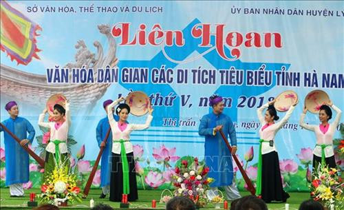 Tiết mục của đơn vị Nhà hát chèo Hà Nam tham dự liên hoan. Ảnh: Đại Nghĩa - TTXVN Tiết mục của đơn vị Nhà hát chèo Hà Nam tham dự liên hoan. Ảnh: Đại Nghĩa - TTXVN