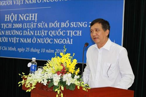 Ông Nguyễn Triều Lưu, Trưởng Phòng hộ tịch - quốc tịch (Sở Tư pháp Thành phố Hồ Chí Minh) phát biểu tại hội nghị. Ảnh: Thanh Vũ-TTXVN Ông Nguyễn Triều Lưu, Trưởng Phòng hộ tịch - quốc tịch (Sở Tư pháp Thành phố Hồ Chí Minh) phát biểu tại hội nghị. Ảnh: Thanh Vũ-TTXVN