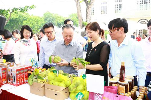 Theo thông tin từ Chi cục Phát triển Nông thôn Hà Nội, từ ngày 11 - 13/9/2019, Sở Nông nghiệp và Phát triển nông thôn Hà Nội sẽ tổ chức “Hội thảo kết nối tiêu thụ nông sản thực phẩm và ứng dụng chuyển giao tiến bộ kỹ thuật nông nghiệp”.