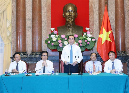 Chủ tịch nước Trần Đại Quang phát biểu tại buổi gặp mặt Đoàn đại biểu dự Diễn đàn "Doanh nghiệp Việt: Kết nối và Hội nhập trong kỷ nguyên FTA thế hệ mới". Ảnh: Nhan Sáng-TTXVN Chủ tịch nước Trần Đại Quang phát biểu tại buổi gặp mặt Đoàn đại biểu dự Diễn đàn "Doanh nghiệp Việt: Kết nối và Hội nhập trong kỷ nguyên FTA thế hệ mới". Ảnh: Nhan Sáng-TTXVN