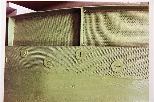 Tìm thấy mảnh vỡ của máy bay Su30MK2. Ảnh: Minh Tuấn – Thông tấn Quân sự/TTXVN phát