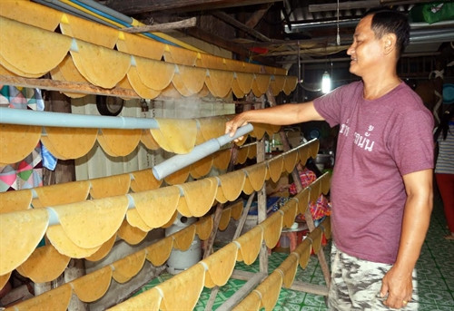 Giòn tan đặc sản bánh phồng tôm Đất Mũi ảnh 6