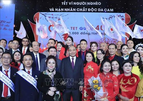 Thủ tướng Nguyễn Xuân Phúc và các đại biểu. Ảnh: Thống Nhất –TTXVN Thủ tướng Nguyễn Xuân Phúc và các đại biểu. Ảnh: Thống Nhất –TTXVN