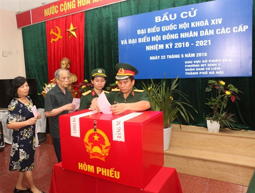 Cử tri bỏ phiếu bầu cử tại khu vực bỏ phiếu số 5, phường Mỹ Đình 2, quận Nam Từ Liêm (Hà Nội). Ảnh: Văn Điệp – TTXVN Cử tri bỏ phiếu bầu cử tại khu vực bỏ phiếu số 5, phường Mỹ Đình 2, quận Nam Từ Liêm (Hà Nội). Ảnh: Văn Điệp – TTXVN