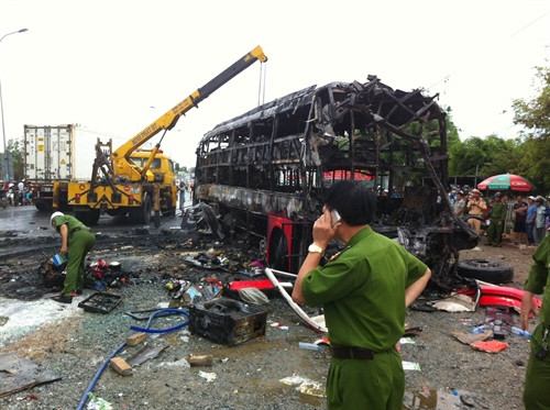 Hiện trường vụ tai nạn. Ảnh: Nguyễn Thanh- TTXVN Hiện trường vụ tai nạn. Ảnh: Nguyễn Thanh- TTXVN