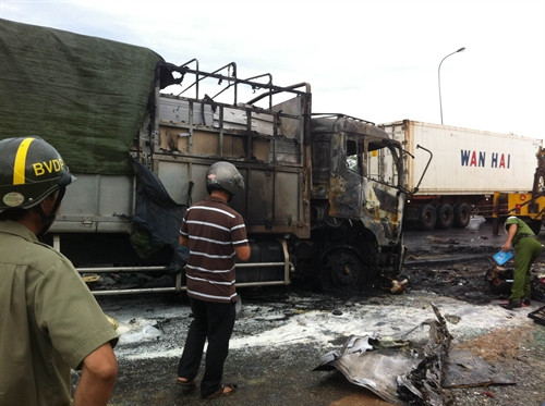 Hiện trường vụ tai nạn. Ảnh: Nguyễn Thanh- TTXVN Hiện trường vụ tai nạn. Ảnh: Nguyễn Thanh- TTXVN