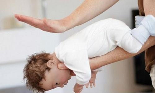 Xử trí tại chỗ dị vật đường thở cho trẻ ảnh 3 Xử trí tại chỗ dị vật đường thở cho trẻ ảnh 3