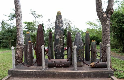 Hiện vật được sắp xếp phục vụ du khách ở Di tích Quốc gia Đặc biệt Địa đạo Vịnh Mốc. Ảnh: Nguyên Lý-TTXVN Hiện vật được sắp xếp phục vụ du khách ở Di tích Quốc gia Đặc biệt Địa đạo Vịnh Mốc. Ảnh: Nguyên Lý-TTXVN