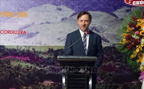 Ông Baloghdi Tibor, Tổng Lãnh sự Hungary tại Thành phố Hồ Chí Minh chia sẻ tại chương trình khai mạc triển lãm. Ảnh: Thu Hoài - TTXVN Ông Baloghdi Tibor, Tổng Lãnh sự Hungary tại Thành phố Hồ Chí Minh chia sẻ tại chương trình khai mạc triển lãm. Ảnh: Thu Hoài - TTXVN