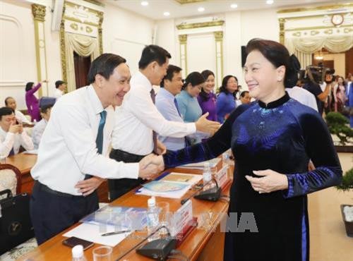 Chủ tịch Quốc hội Nguyễn Thị Kim Ngân với các đại biểu. Ảnh: Trọng Đức - TTXVN Chủ tịch Quốc hội Nguyễn Thị Kim Ngân với các đại biểu. Ảnh: Trọng Đức - TTXVN